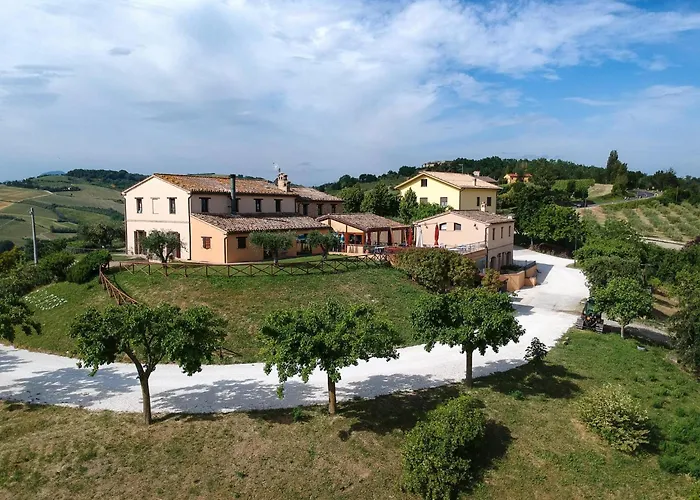 In Marche With Pool & Wine Tours Semesterbostad